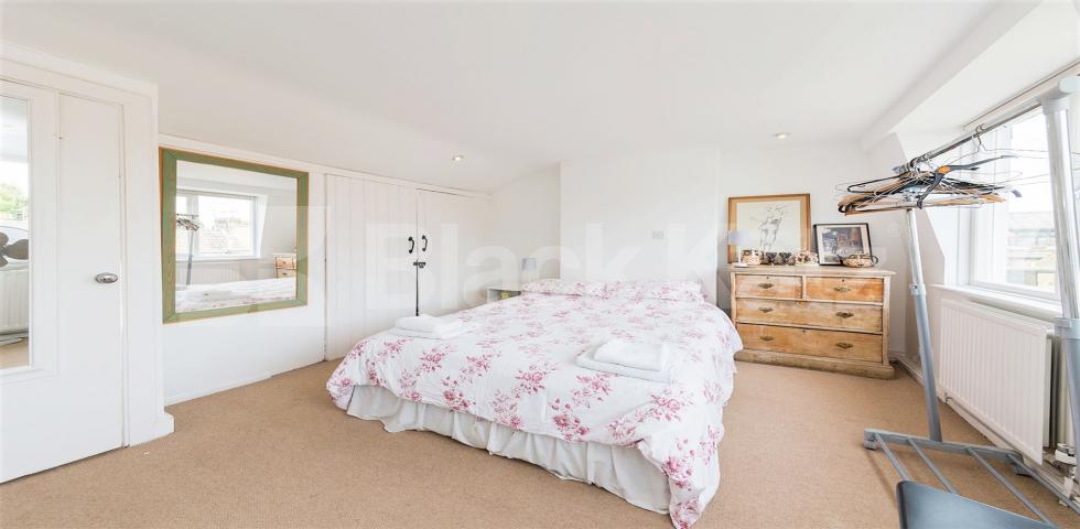 Modern Apartment Minford Gardens, West Kensington